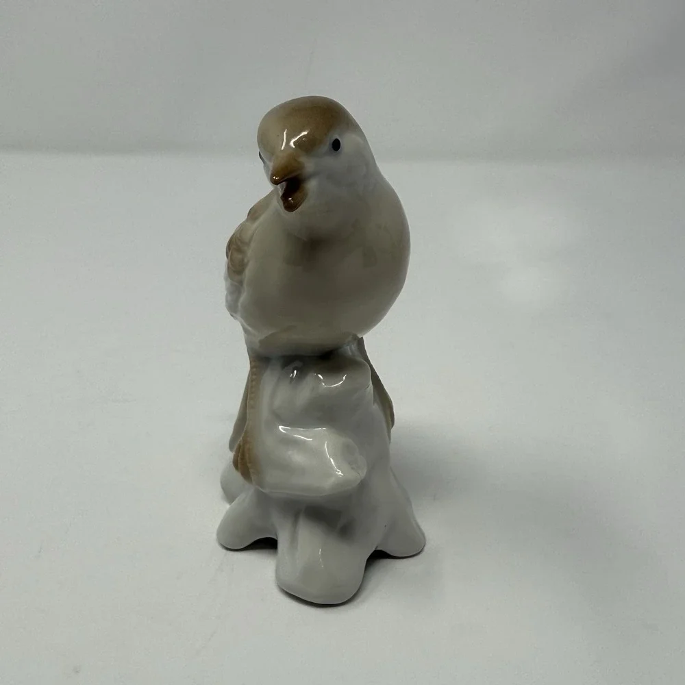 Vintage Otagiri Grey White Japanese Porcelain Sparrow Bird Figurine Song Tweet